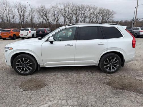 2018 Volvo XC90 T5 Momentum