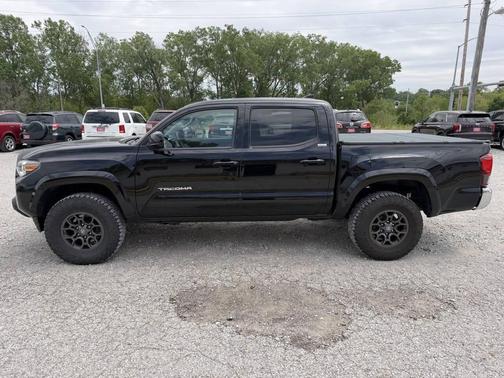 Midnight Black Metallic 2018 Toyota Tacoma SR5