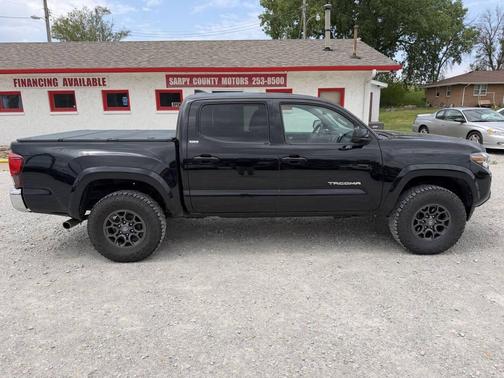 Midnight Black Metallic 2018 Toyota Tacoma SR5