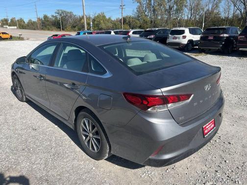 2018 Hyundai SONATA SE