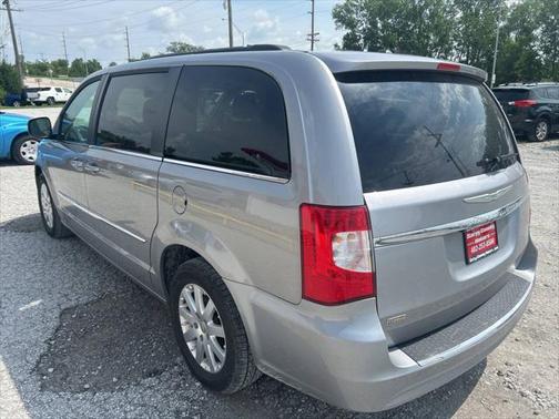 2016 Chrysler Town & Country Touring