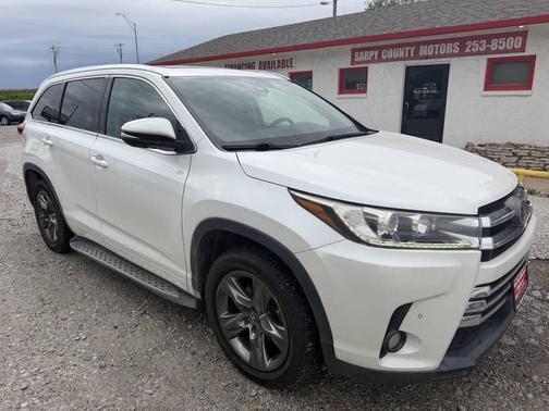 Off White 2017 Toyota Highlander Limited Platinum