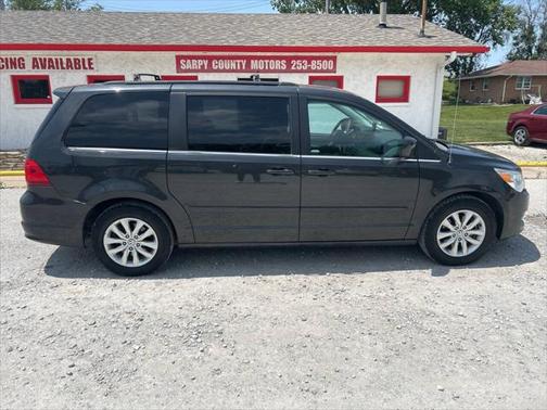 2012 Volkswagen Routan SE