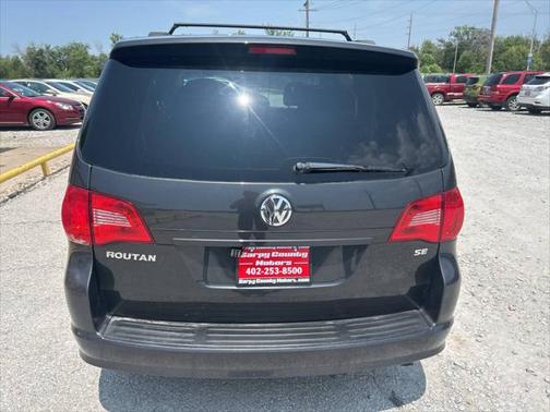 2012 Volkswagen Routan SE