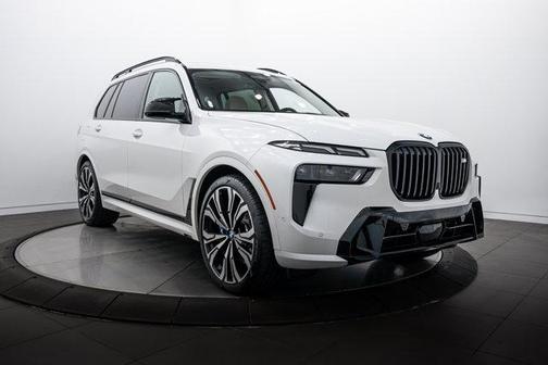Mineral White Metallic 2023 BMW X7 M60i