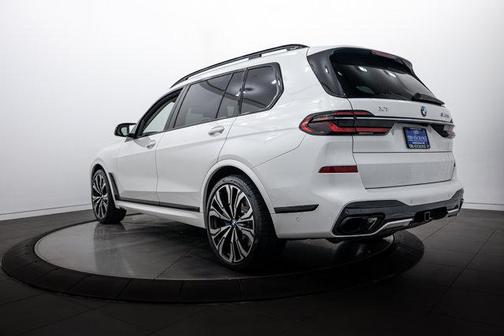 Mineral White Metallic 2023 BMW X7 M60i