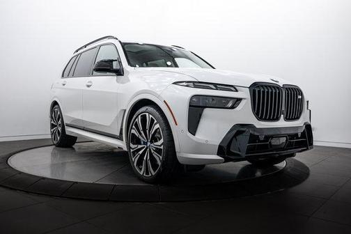 Mineral White Metallic 2023 BMW X7 M60i