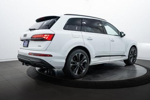 2025 Audi Q7 55 Premium Plus