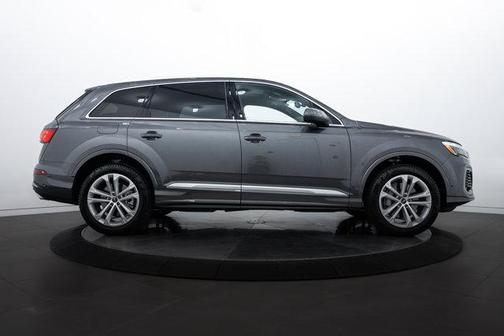 2025 Audi Q7 45 Premium Plus