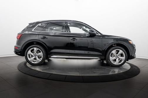 Mythos Black Metallic 2021 Audi Q5 45 Premium Plus