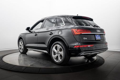 Mythos Black Metallic 2021 Audi Q5 45 Premium Plus