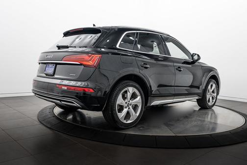 Mythos Black Metallic 2021 Audi Q5 45 Premium Plus