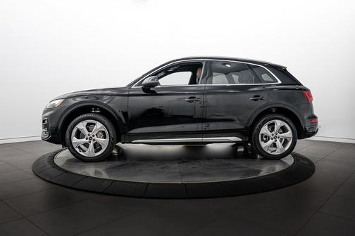 Mythos Black Metallic 2021 Audi Q5 45 Premium Plus