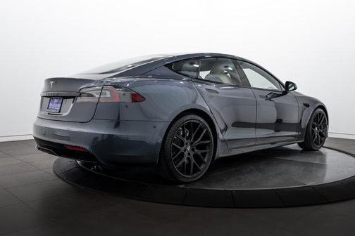 2022 Tesla Model S Plaid