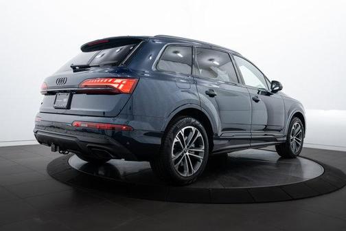 2025 Audi Q7 45 Premium Plus