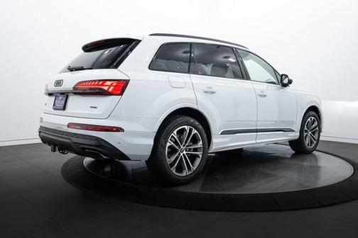 2025 Audi Q7 45 Premium Plus