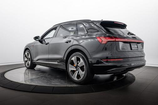 Mythos Black Metallic 2023 Audi e-tron Premium Plus