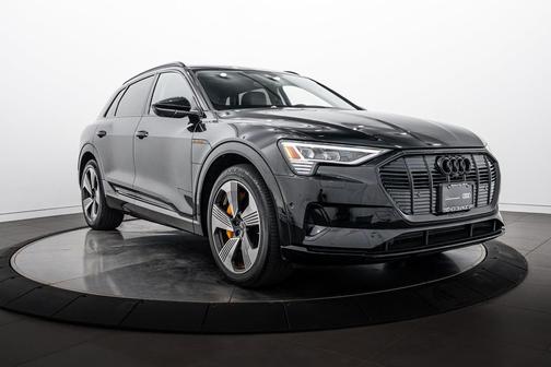 Mythos Black Metallic 2023 Audi e-tron Premium Plus