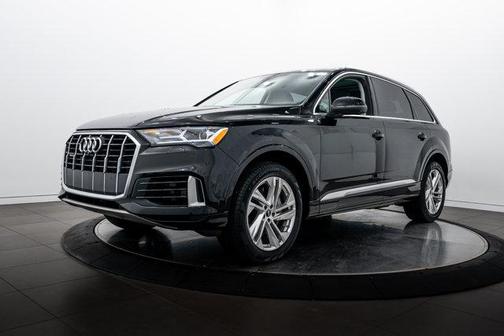 Mythos Black Metallic 2022 Audi Q7 55 Premium