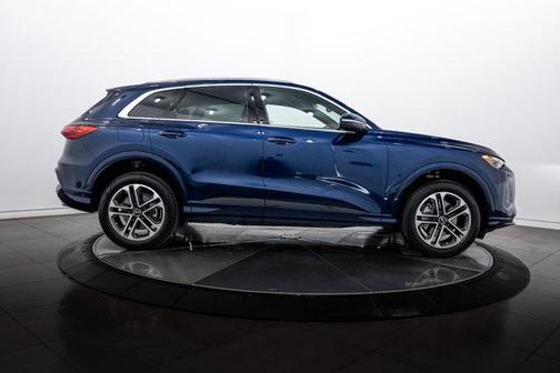 Navarra Blue Metallic 2025 Audi Q5 Premium