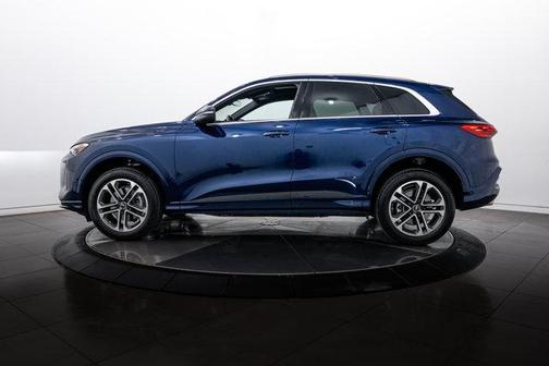 Navarra Blue Metallic 2025 Audi Q5 Premium