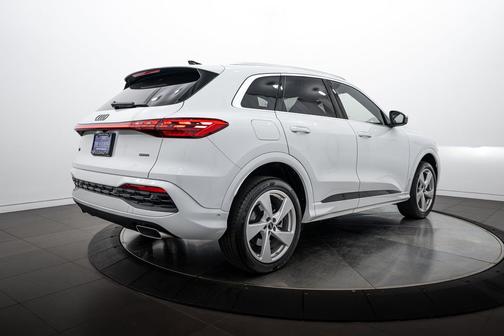 Glacier White Metallic 2025 Audi Q5 Premium Plus