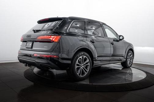 2025 Audi Q7 45 Premium Plus