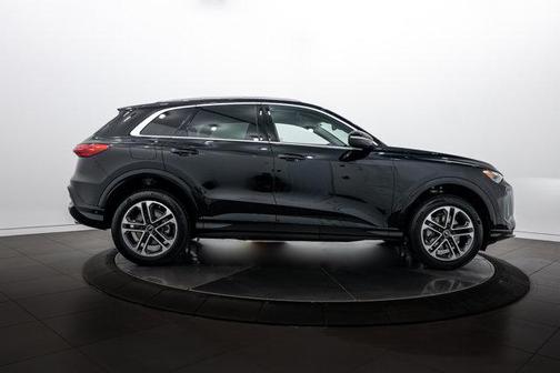 Mythos Black Metallic 2025 Audi Q5 Premium