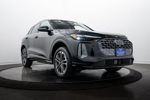 Mythos Black Metallic 2025 Audi Q5 Premium