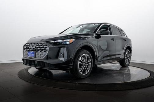 Mythos Black Metallic 2025 Audi Q5 Premium