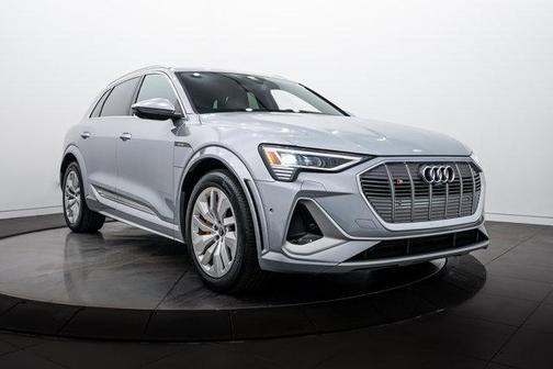Florett Silver Metallic 2023 Audi e-tron S Premium Plus
