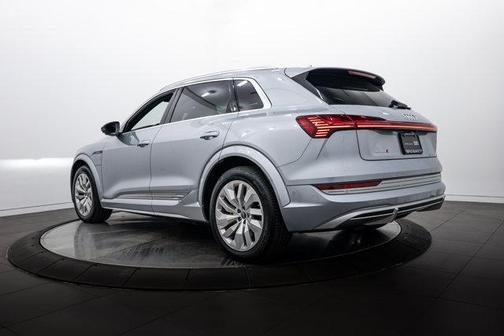 Florett Silver Metallic 2023 Audi e-tron S Premium Plus
