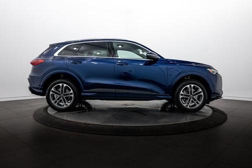 Navarra Blue Metallic 2025 Audi Q5 Premium