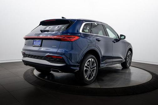 Navarra Blue Metallic 2025 Audi Q5 Premium