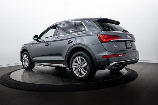 Daytona Gray Pearl Effect 2023 Audi Q5 45 S line Premium