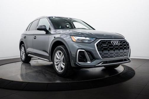 Daytona Gray Pearl Effect 2023 Audi Q5 45 S line Premium
