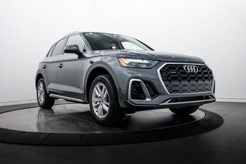 Daytona Gray Pearl Effect 2023 Audi Q5 45 S line Premium