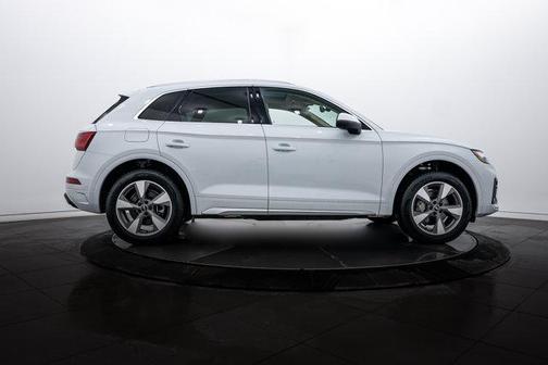 2022 Audi Q5 40 Premium Plus