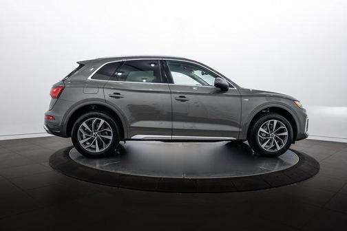 Chronos Gray Metallic 2023 Audi Q5 45 S line Premium Plus