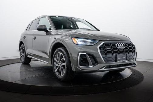 Chronos Gray Metallic 2023 Audi Q5 45 S line Premium Plus