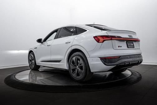 2024 Audi Q8 e-tron Premium Plus