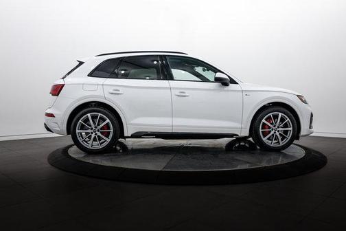 Arkona White 2025 Audi Q5 55 S line Premium Plus