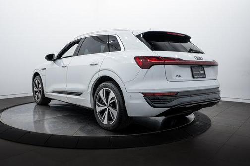 2024 Audi Q8 e-tron Premium Plus