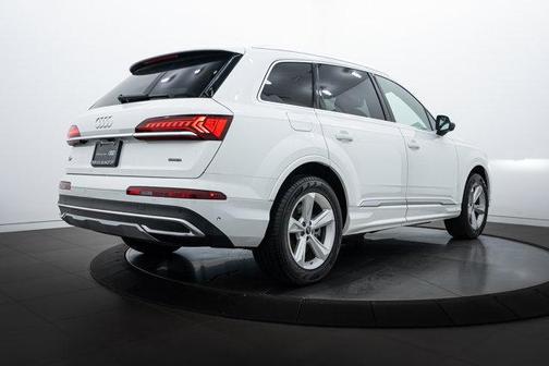 2022 Audi Q7 45 Premium