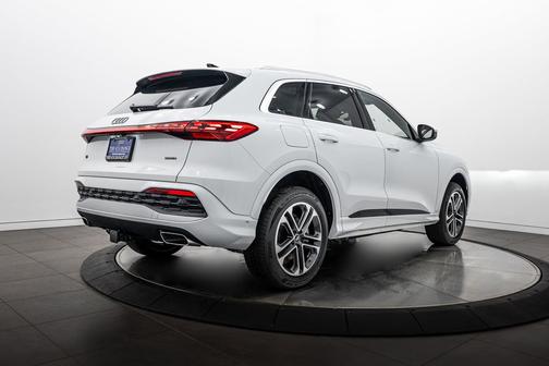 Glacier White 2026 Audi Q5 Premium