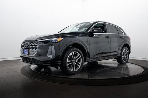 Mythos Black Metallic 2025 Audi Q5 Premium
