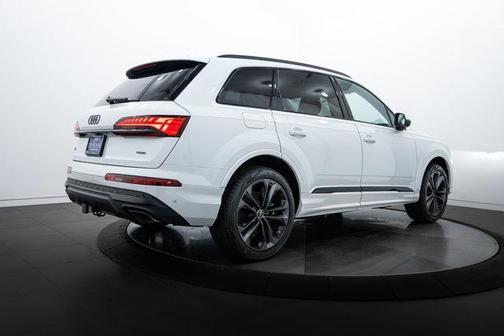 2025 Audi Q7 55 Premium Plus