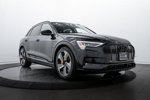 2022 Audi e-tron Premium Plus