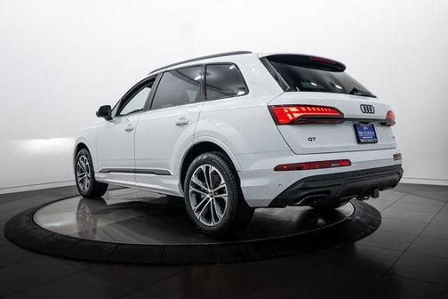 Glacier White 2026 Audi Q7 45 Premium