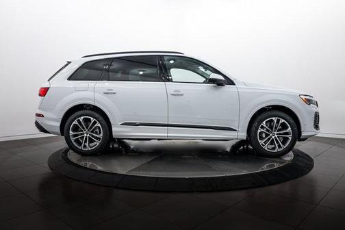 Glacier White 2026 Audi Q7 45 Premium